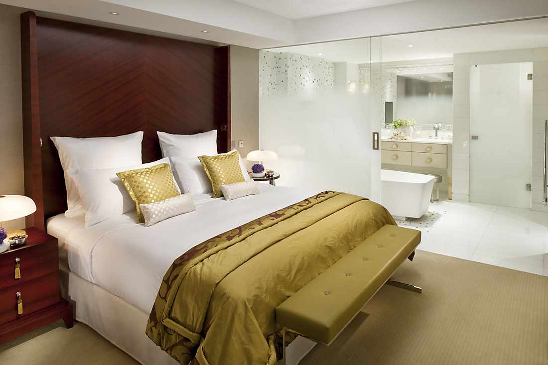 Deluxe Suite king bed